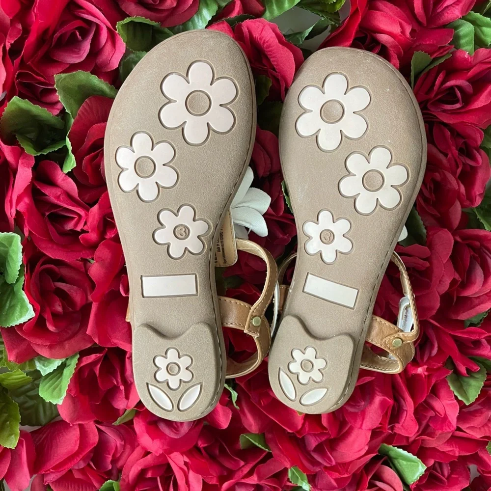 Girls Cherokee White Flower Thong Sandals Size 3 NWOT